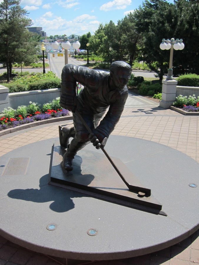Statue of Maurice Richard in Gatineau, QC