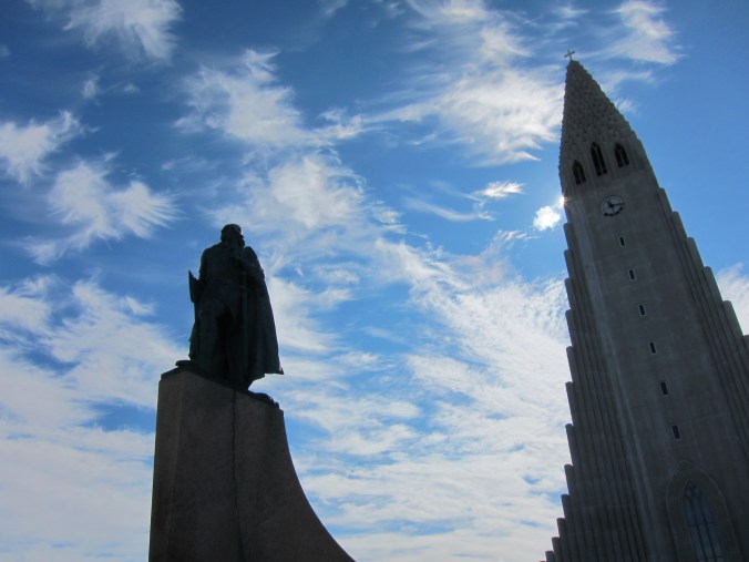 IMG_0171 Leif Eriksson statue and Hallgrímskirkja