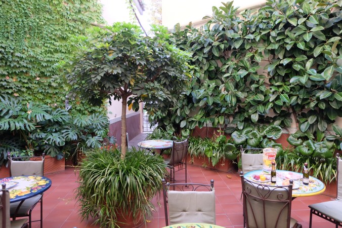Apartment courtyard in Sorrento