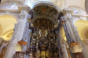 Main altar in Inglesia del Salvador