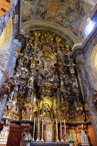An altar in Inglesia del Salvador