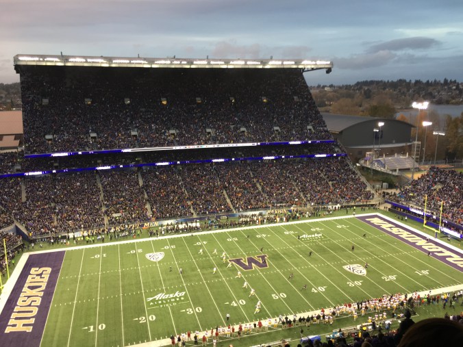 Opening kickoff UW-USC