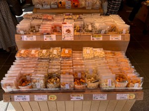 Food sampling in Kamakura