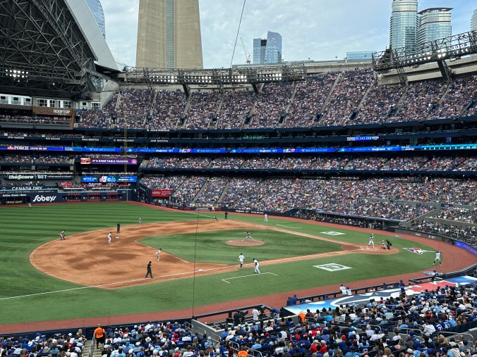 Jays-Giants baseball game in Toronto